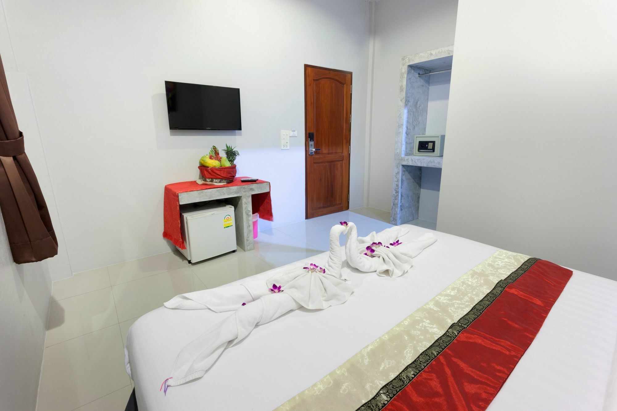 Freedom Hotel Patong Екстериор снимка
