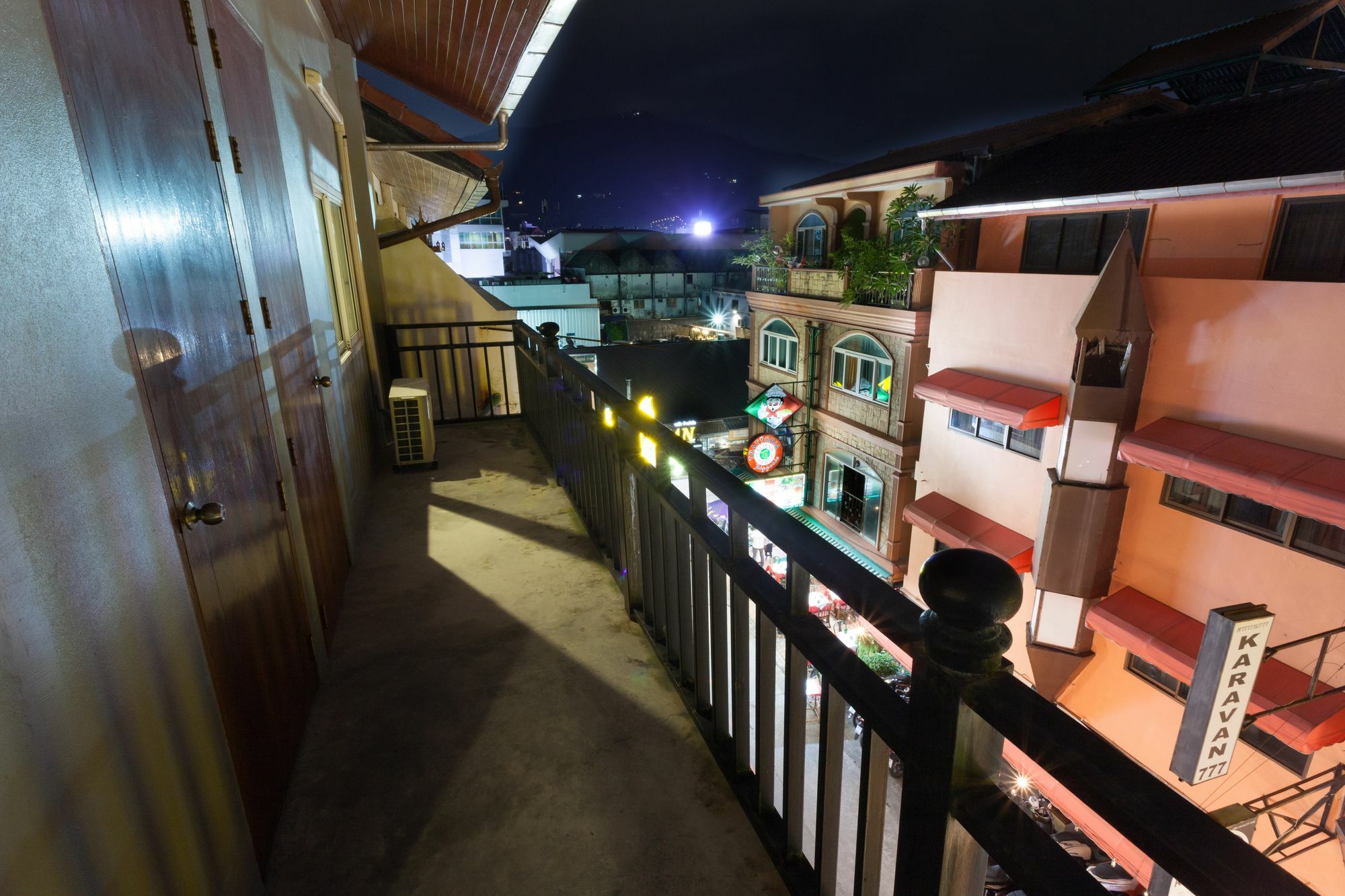 Freedom Hotel Patong Екстериор снимка