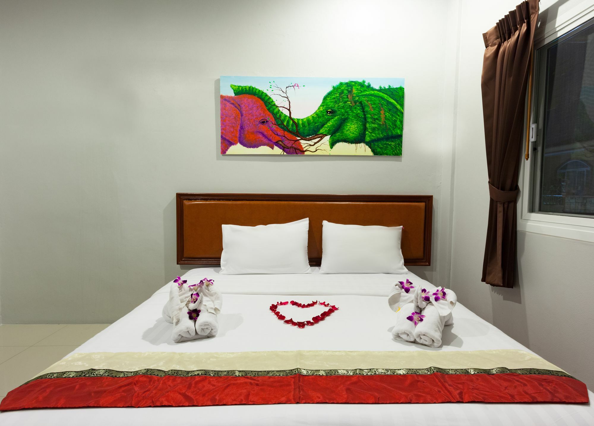 Freedom Hotel Patong Екстериор снимка