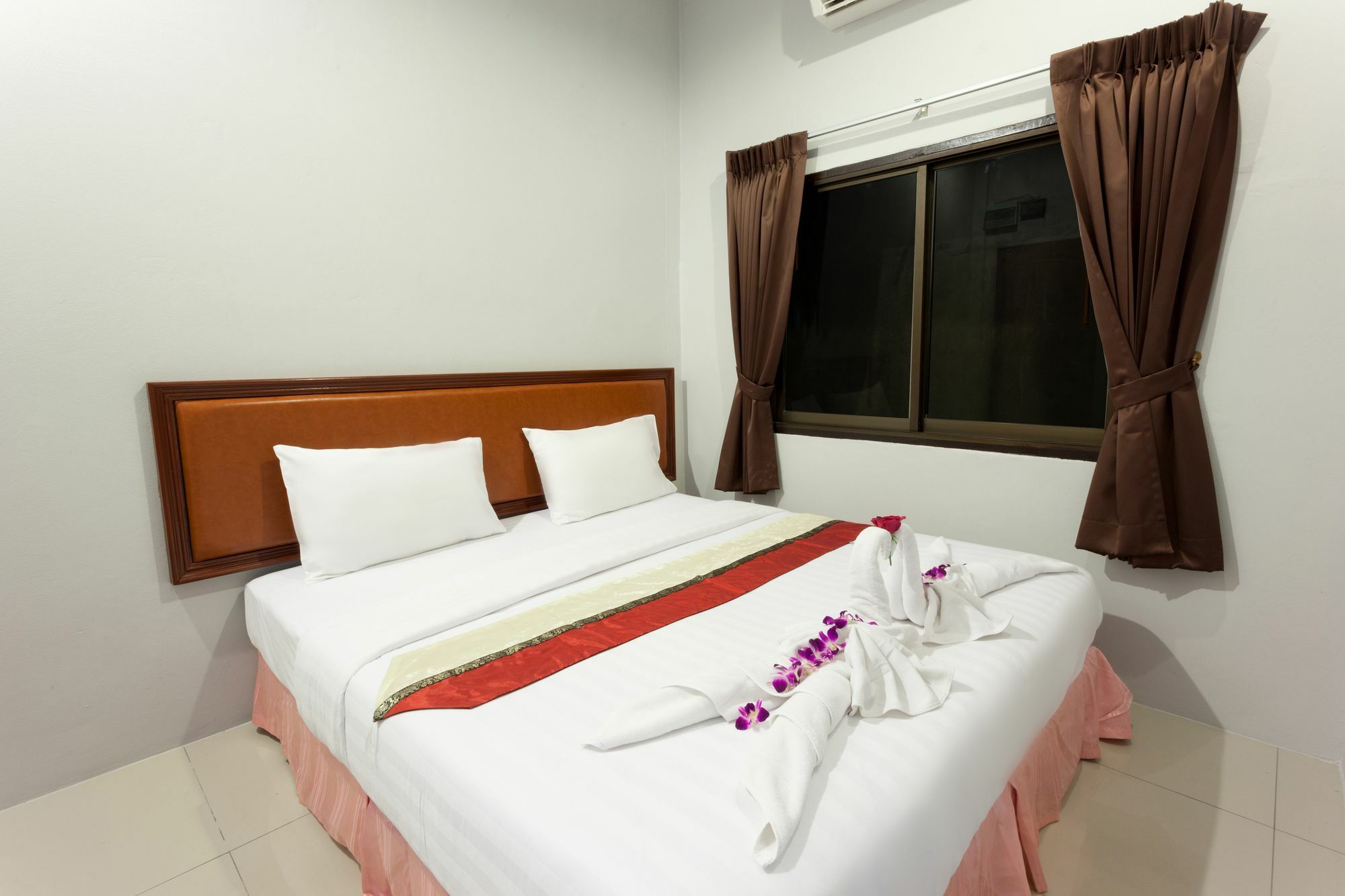 Freedom Hotel Patong Екстериор снимка