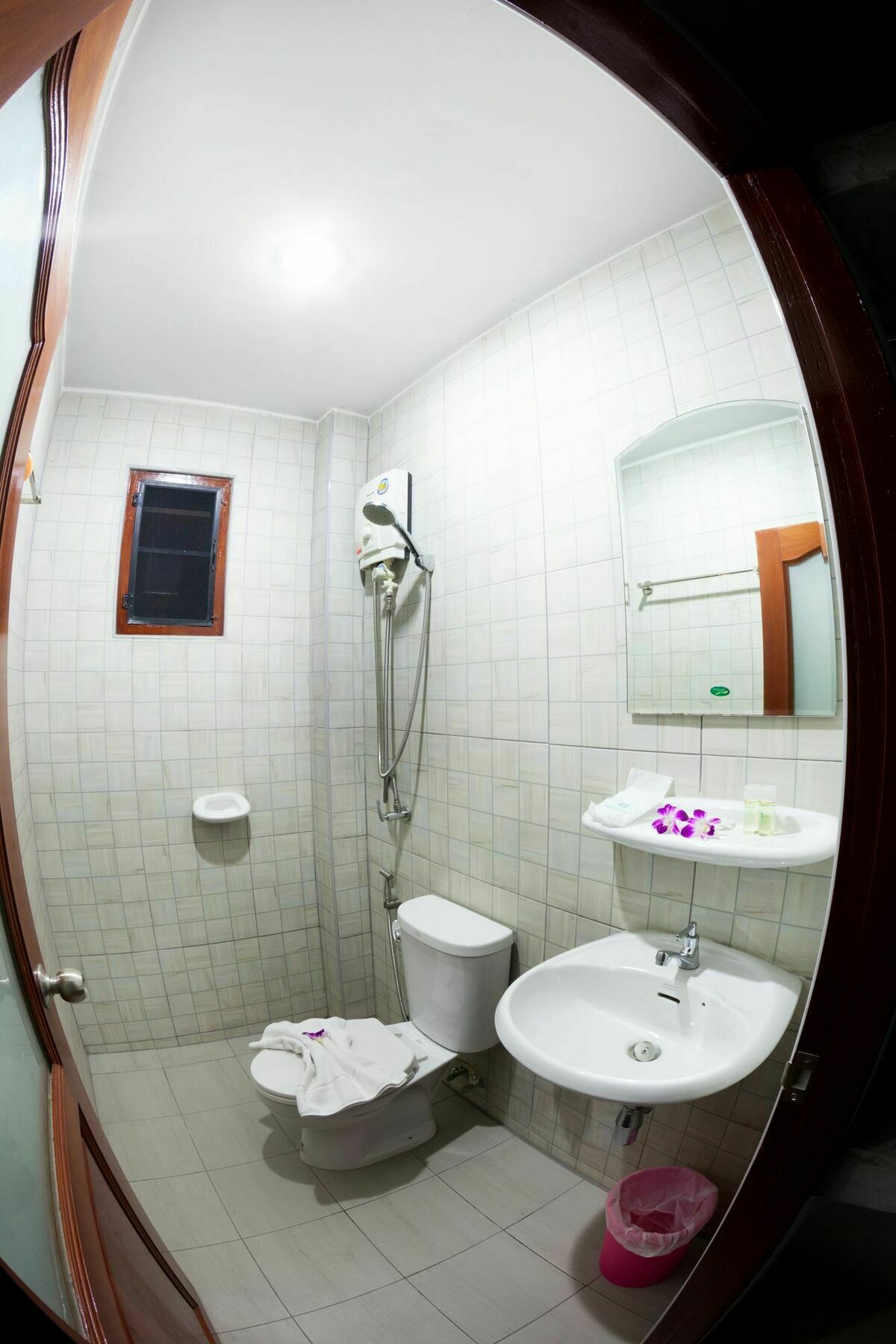 Freedom Hotel Patong Екстериор снимка