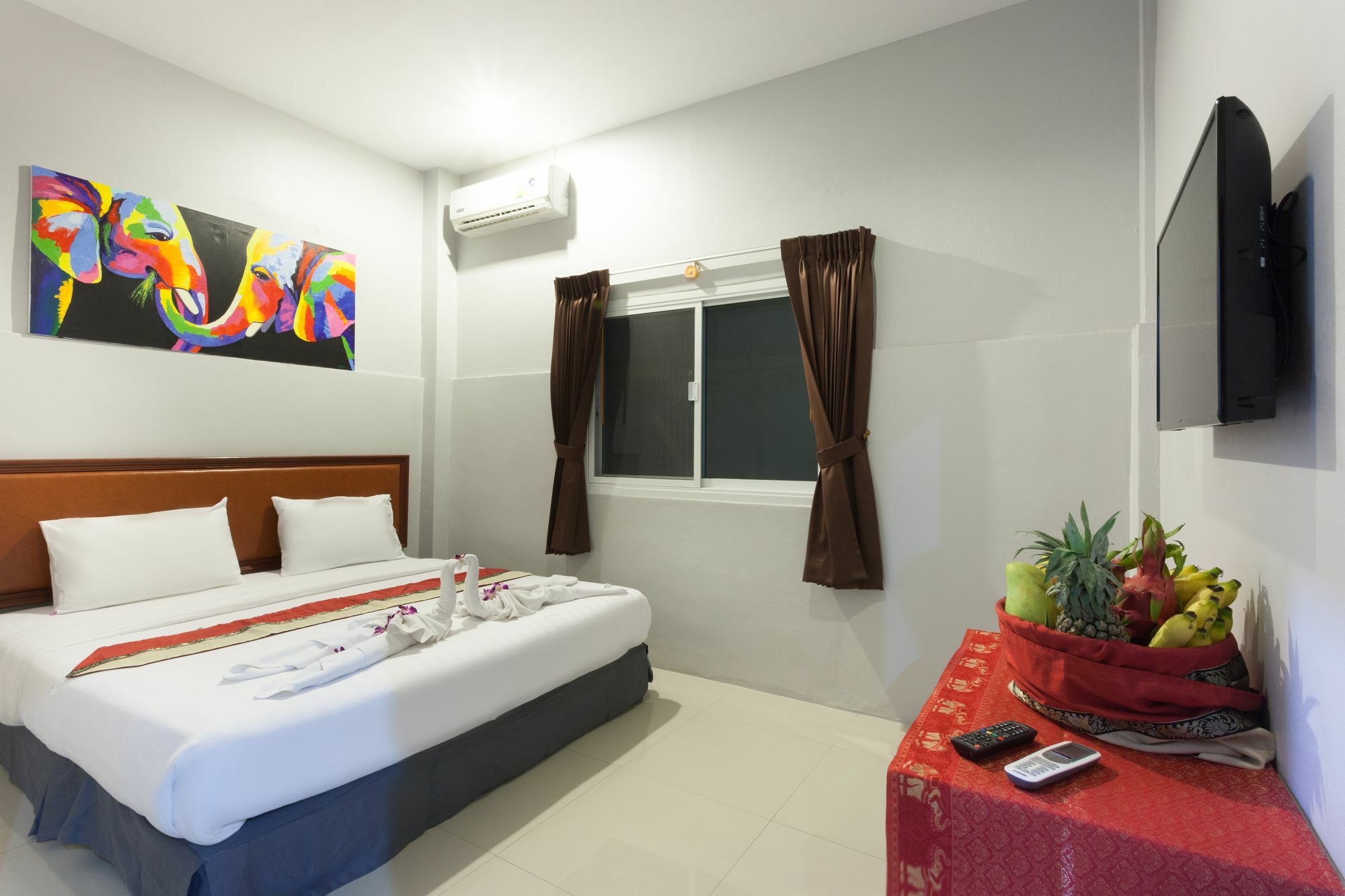 Freedom Hotel Patong Екстериор снимка
