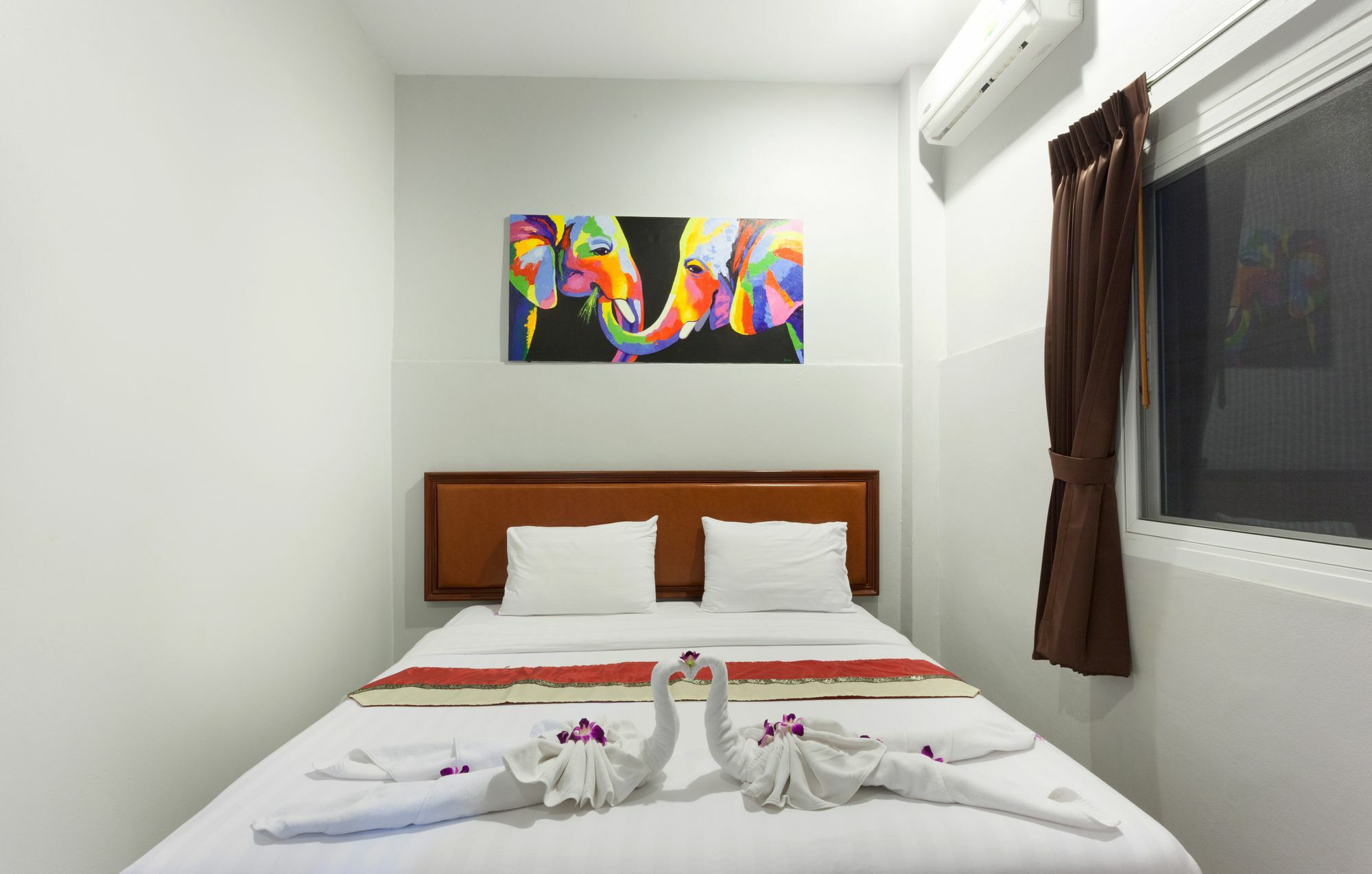 Freedom Hotel Patong Екстериор снимка