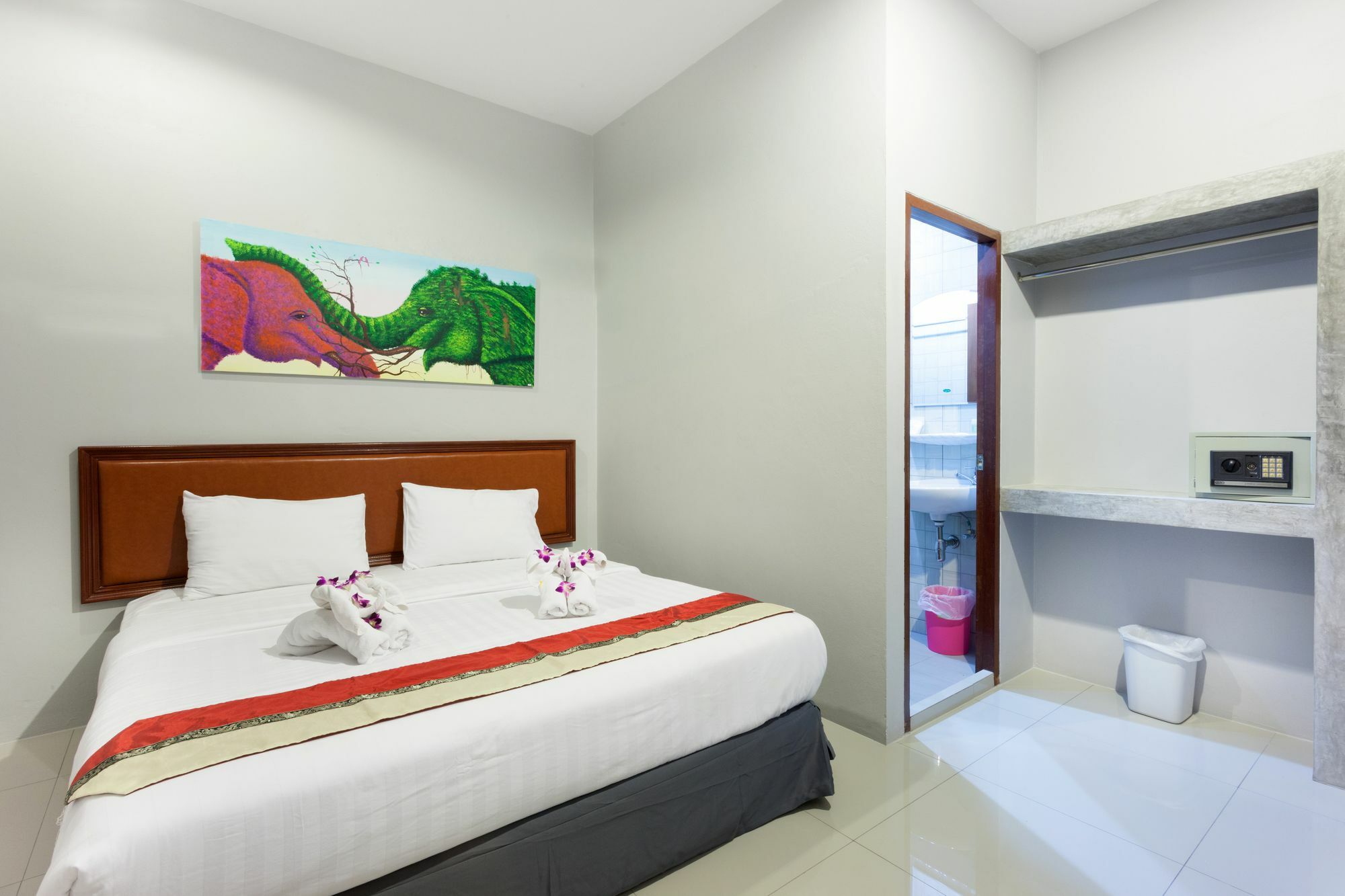 Freedom Hotel Patong Екстериор снимка