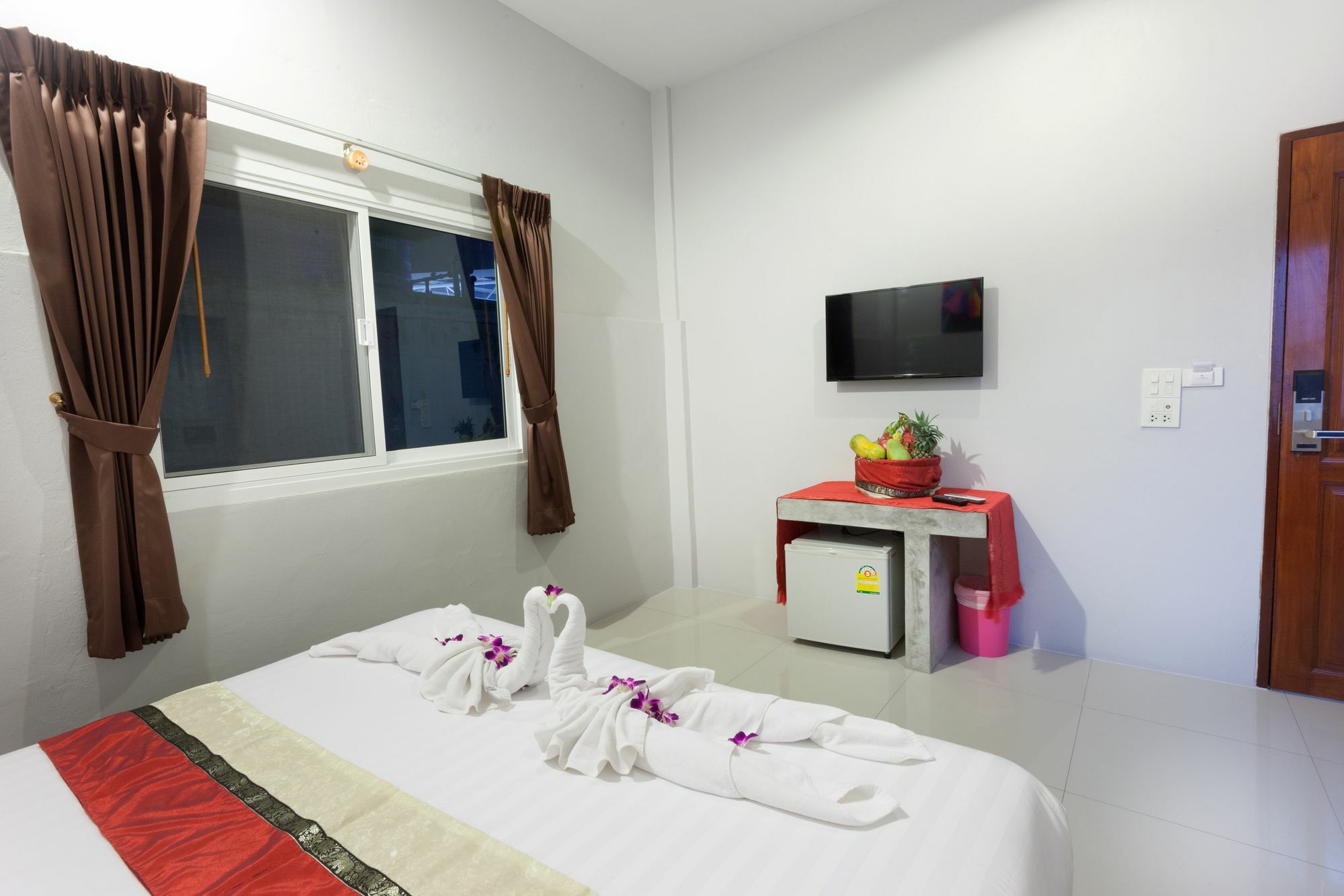 Freedom Hotel Patong Екстериор снимка