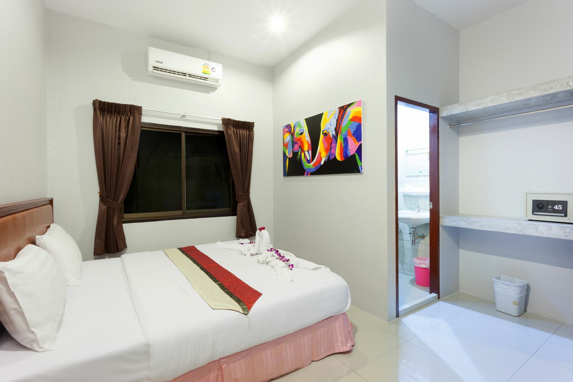 Freedom Hotel Patong Екстериор снимка