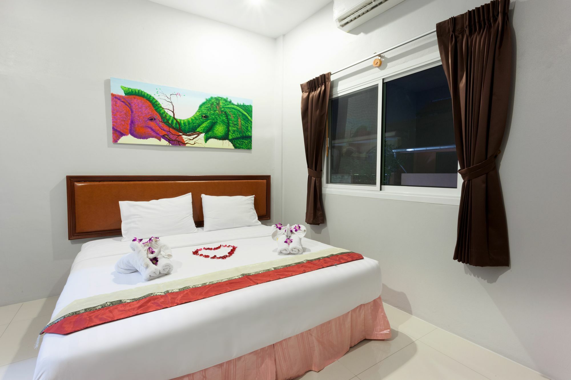 Freedom Hotel Patong Екстериор снимка