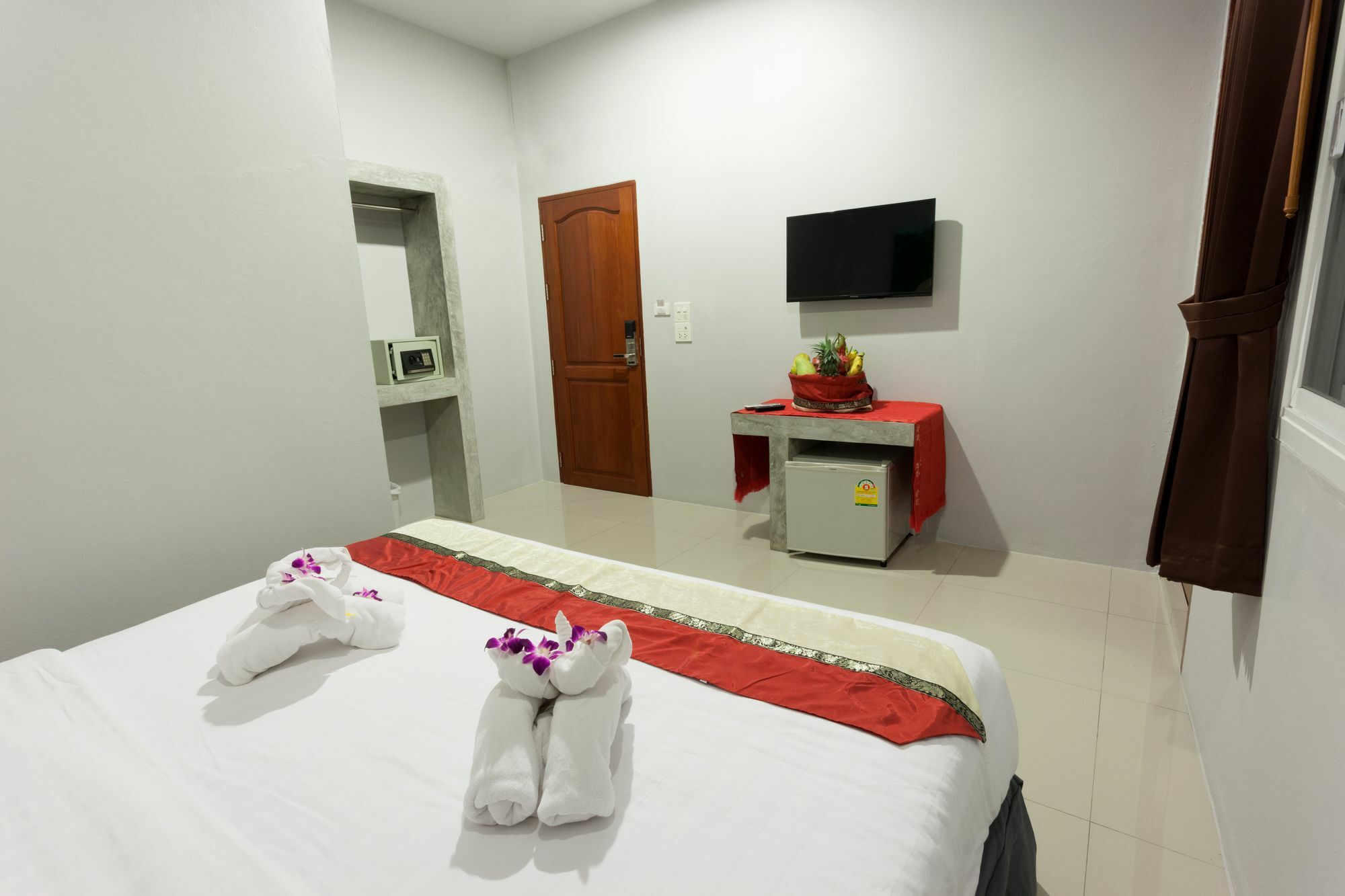 Freedom Hotel Patong Екстериор снимка